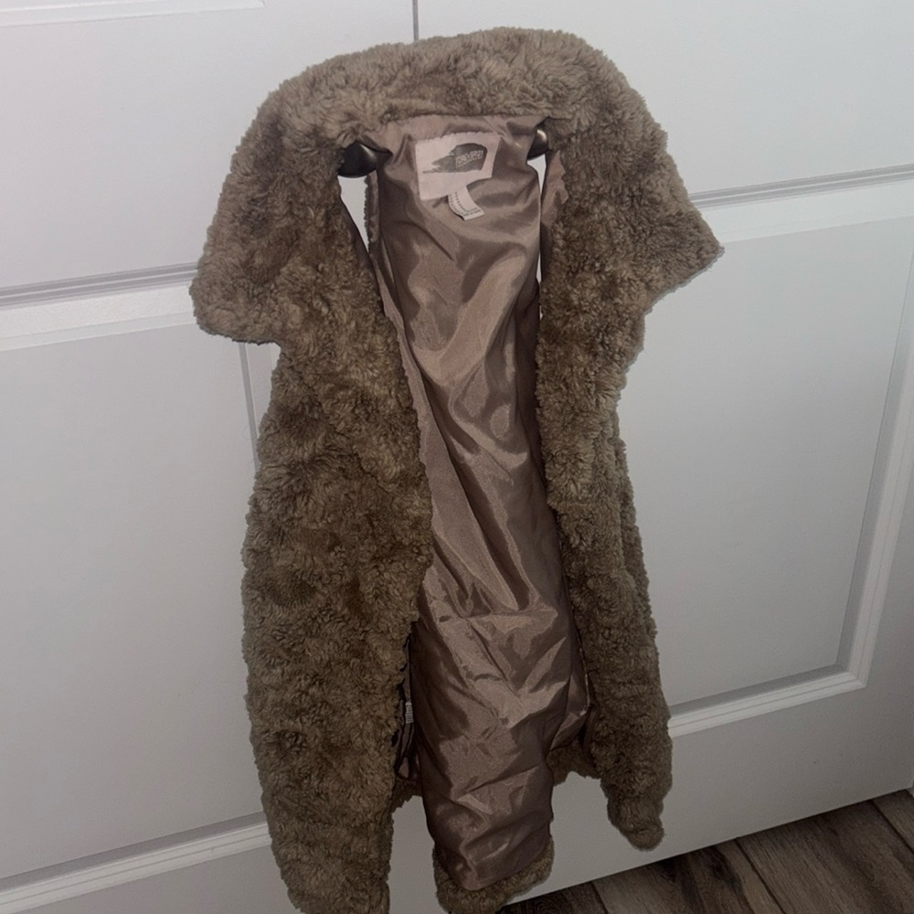 Furr vest with pockets!